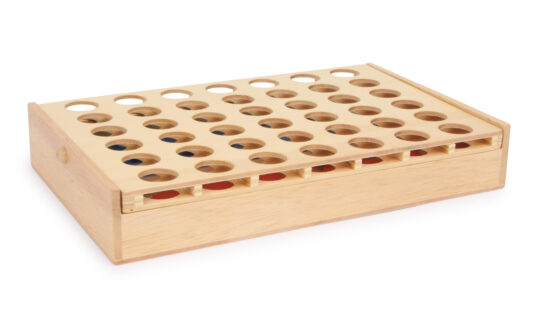 Het klassieke spelletje 4 op een rij in een houten duurzame variant. Wie als eerste 4 rondjes op een rij heeft wint het spelletje.